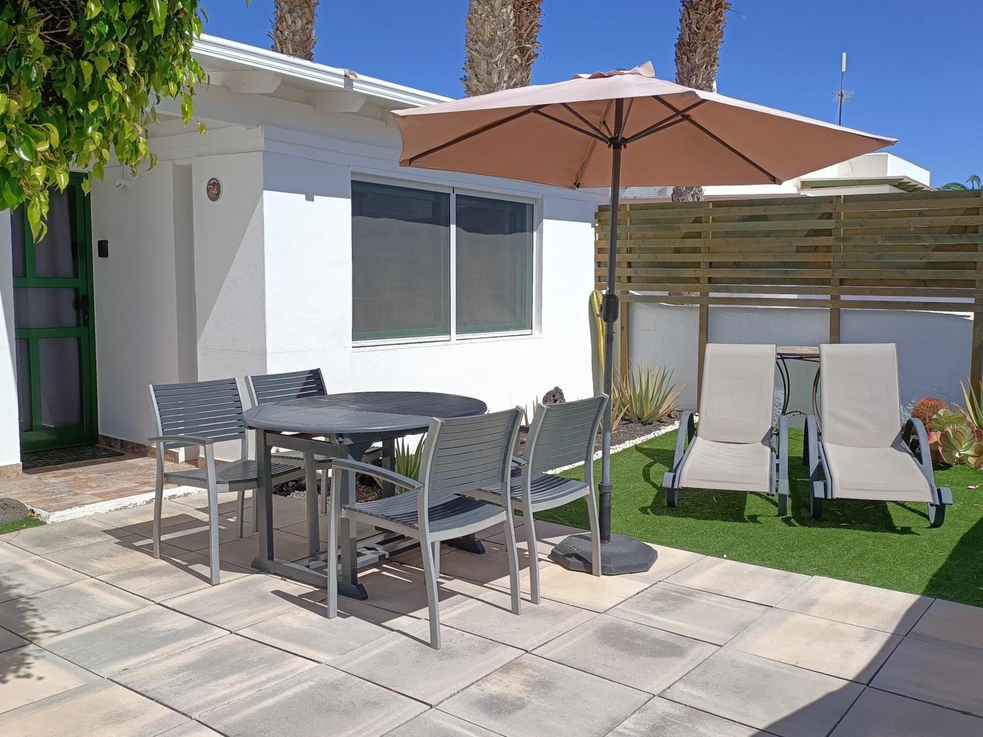 The White House With Pool - Playa Blanca Apartment Luaran gambar